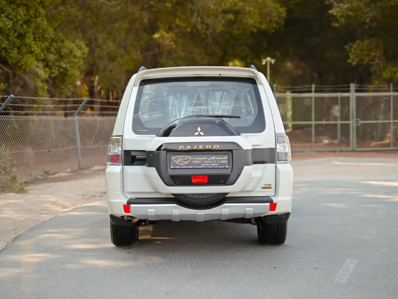 2022 Mitsubishi Pajero GLS 6 Cylinders Engine White Black GCC Specs 4WD