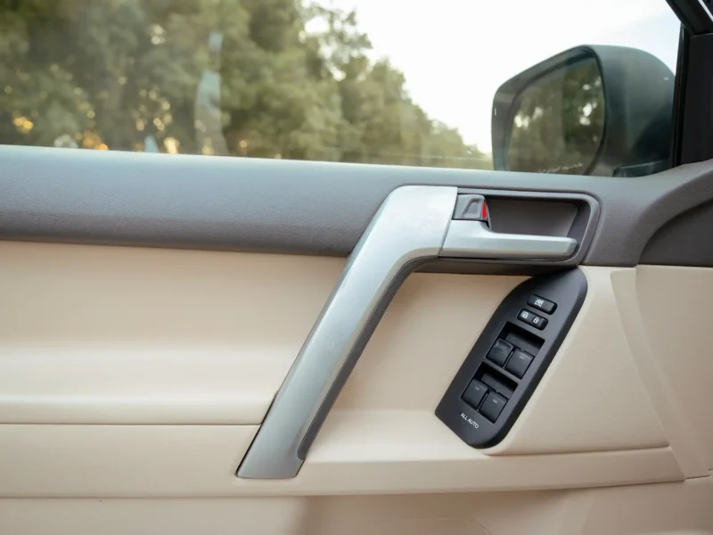 2022 Toyota Prado VXR 6 Cylinder SUV GCC Specs White Beige 4WD