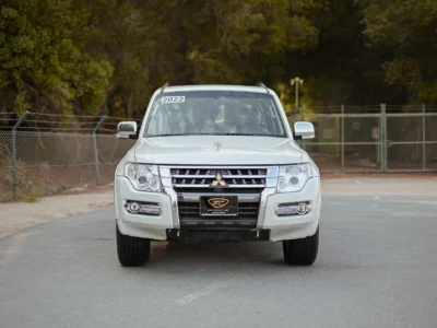 2022 Mitsubishi Pajero GLS 6 Cylinders Engine White Black GCC Specs 4WD