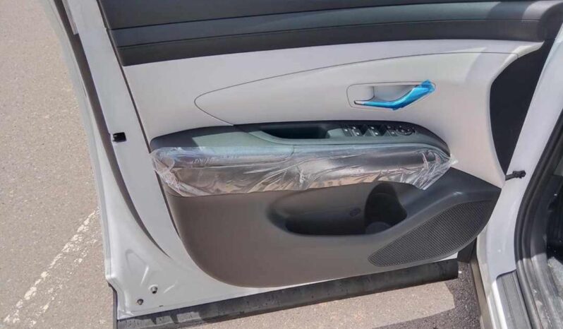 New 2025 Hyundai Tucson 1.6L Turbocharged Engine White