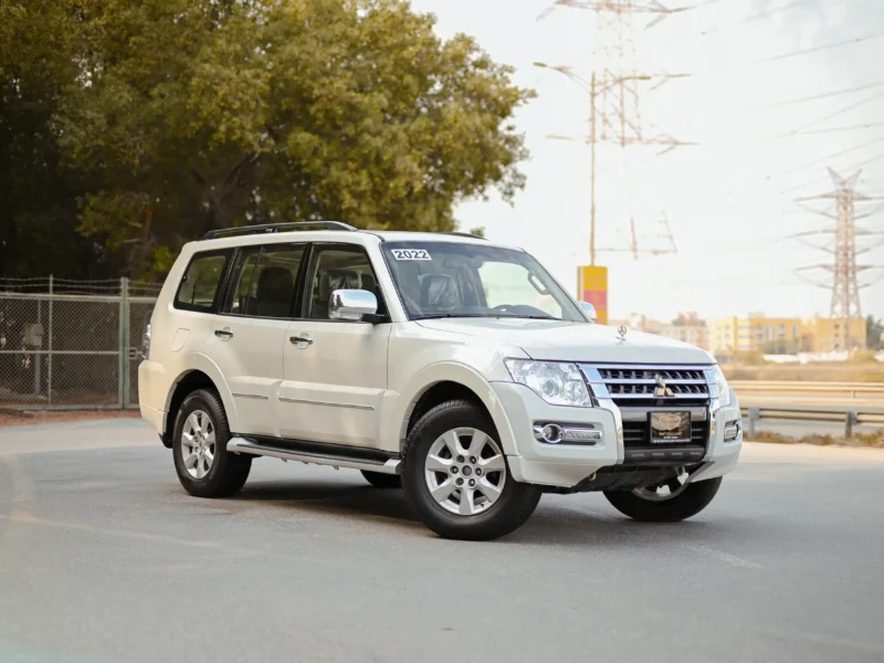 2022 Mitsubishi Pajero GLS 6 Cylinders Engine White Black GCC Specs 4WD