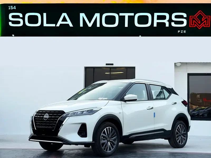 2025 Nissan Kicks Other 1.5L Liters 4 Cylinders Engine White Black Hatchback