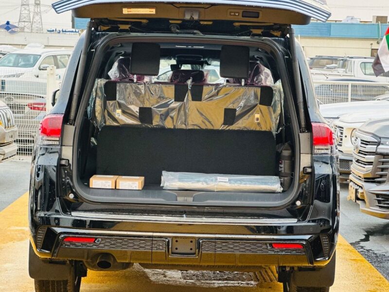 2026 Toyota Land Cruiser VXR 3.5L 6 Cylinder Engine Black Red GCC Specs