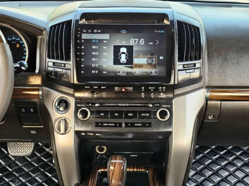 2010 TOYOTA LAND CRUISER VXR SUV 5.7L V8 PETROL Grey SUV 4WD GCC Specs