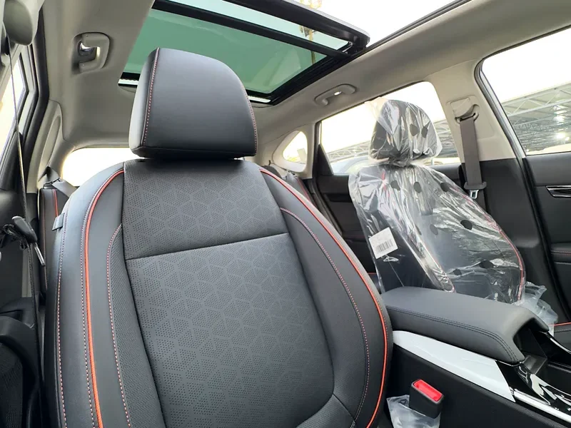 2025 Kia Seltos Luxury Edition 1.5 4 Cylinders Engine White Black Crossover