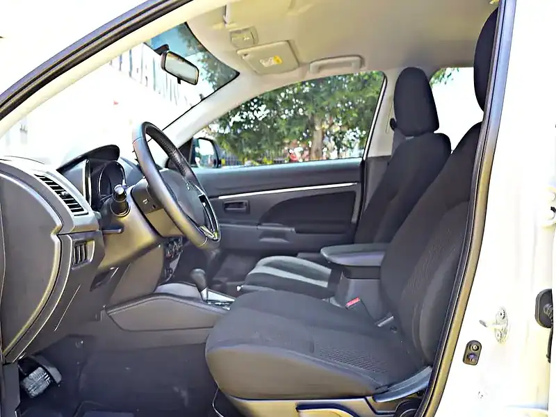 2022 Mitsubishi ASX GLX 4 Cylinder Engine White Black SUV GCC Specs