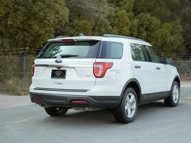 2018 Ford Explorer XLT 3.5L 6 Cylinders Engine 4WD GCC White Beige