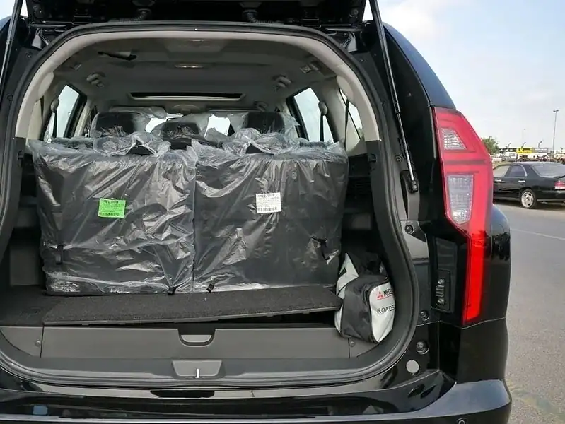 2025 Montero Sport GLS 3.0L 4WD Petrol A/T Black Black GCC Specs