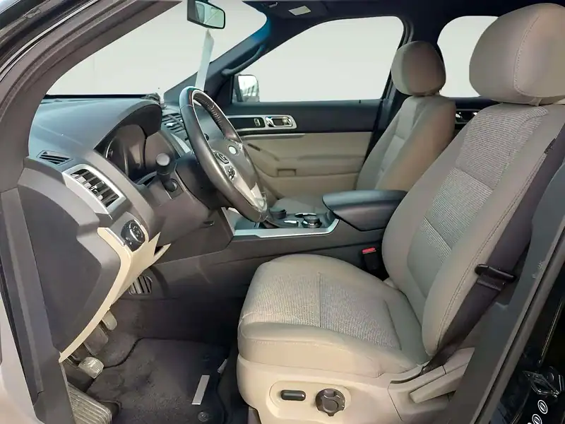 2012 Ford Explorer XLT 6 Cylinders Engine Black Beige SUV Neat and Clean Car