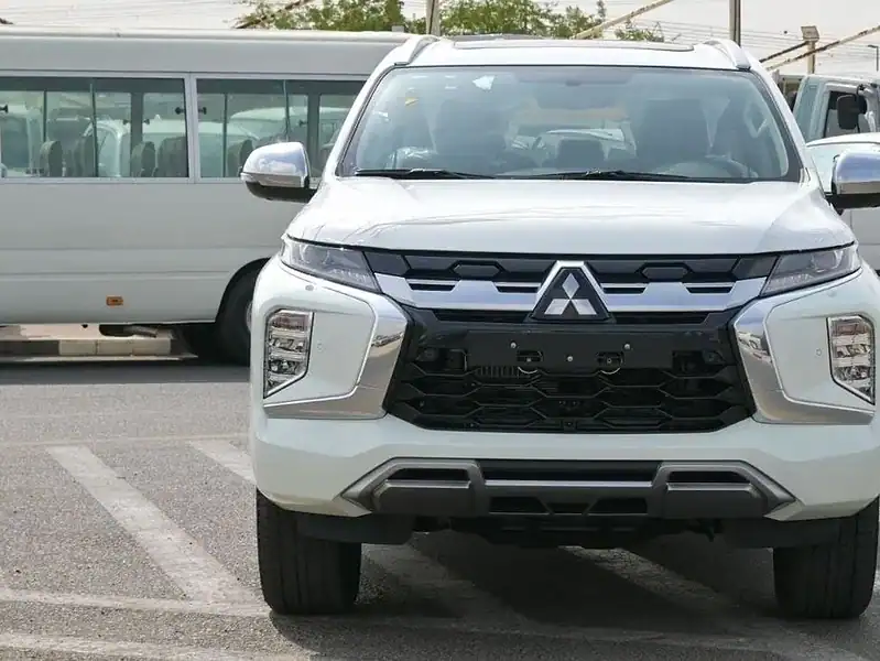 2025 Montero Sport 3.0L 4WD Petrol White Black GCC Specs