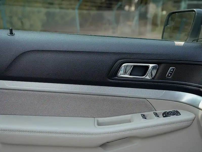 2018 Ford Explorer XLT 3.5L 6 Cylinders Engine 4WD GCC White Beige