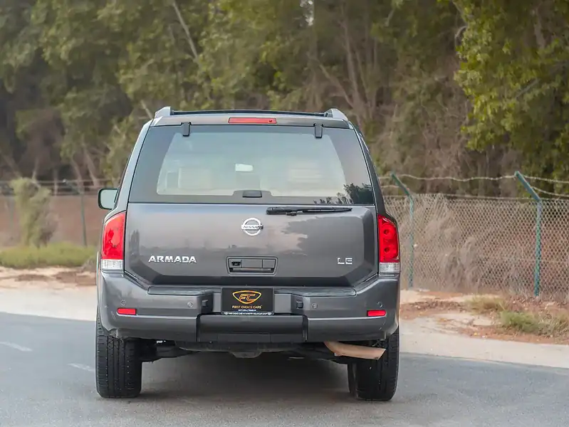 2010 Nissan Armada LE 5.3L 8 Cylinder Engine GCC Specs Grey Beige