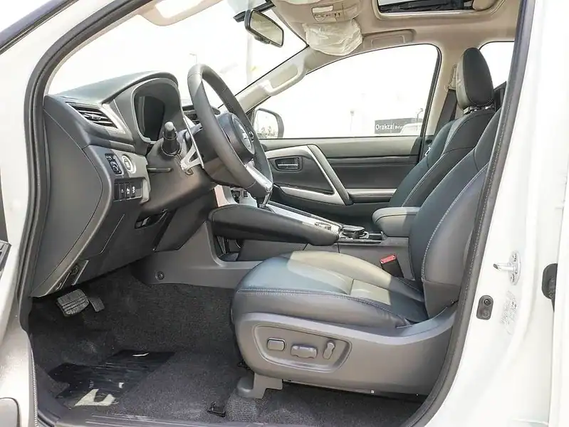 2025 Mitsubishi Montero Sport 3.0L 4WD Petrol White Black GCC Specs