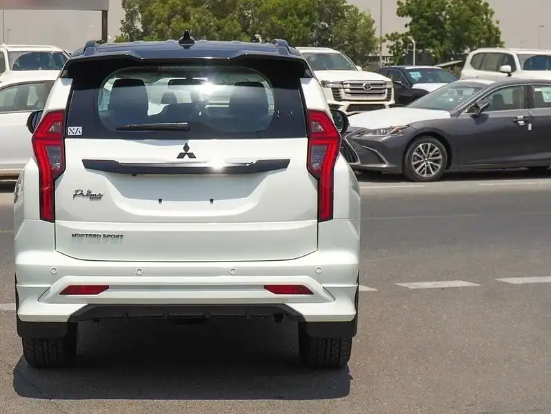 2025 Mitsubishi Montero Sport 3.0L 4WD Petrol White Black GCC Specs
