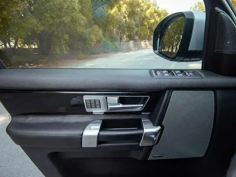 2016 Land Rover LR4 HSE 3.0L 6 Cylinder Engine GCC Specs Silver Black