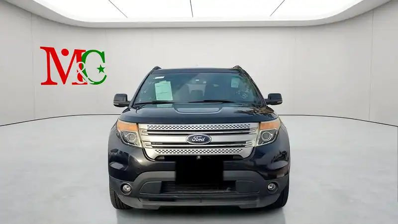 2012 Ford Explorer XLT 6 Cylinders Engine Black Beige SUV Neat and Clean Car