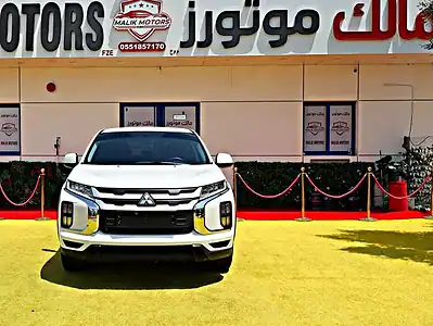 2022 Mitsubishi ASX GLX 4 Cylinder Engine White Black SUV GCC Specs