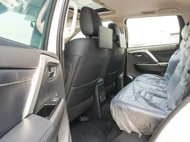 2025 Mitsubishi Montero Sport 3.0L 4WD Petrol White Black GCC Specs