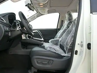 2025 Montero Sport 3.0L 4WD Petrol White Black GCC Specs