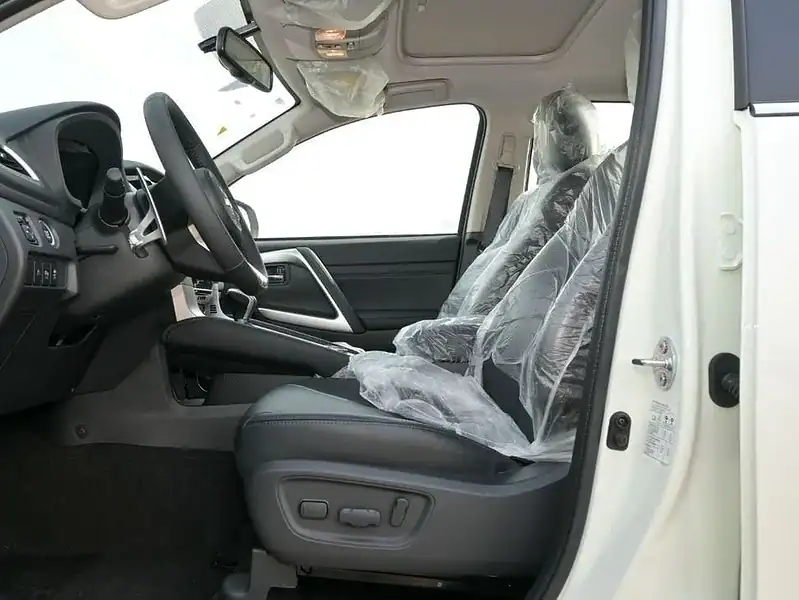 2025 Montero Sport 3.0L 4WD Petrol White Black GCC Specs