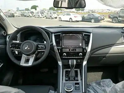 2025 Montero Sport 3.0L 4WD Petrol White Black GCC Specs