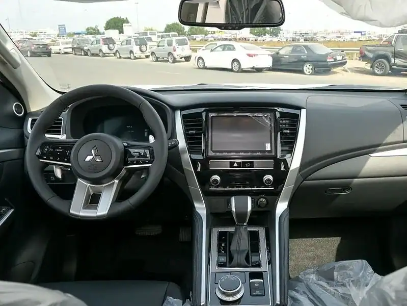 2025 Montero Sport 3.0L 4WD Petrol White Black GCC Specs