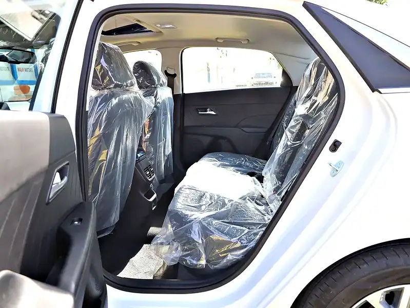 2025 Hyundai Accent SEL 4 Cylinder Engine White Black Sedan GCC Specs