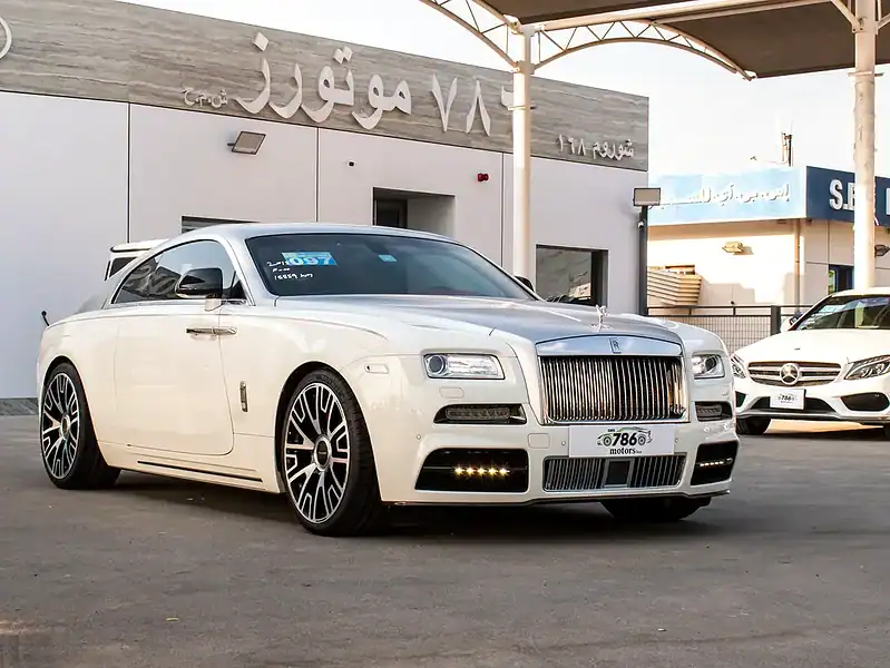 2015 Rolls-Royce Wraith Standard Smooth and powerful V12 White Red Coupe