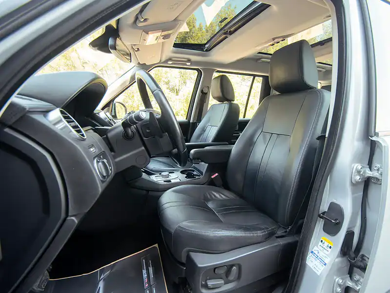 2016 Land Rover LR4 HSE 3.0L 6 Cylinder Engine GCC Specs Silver Black