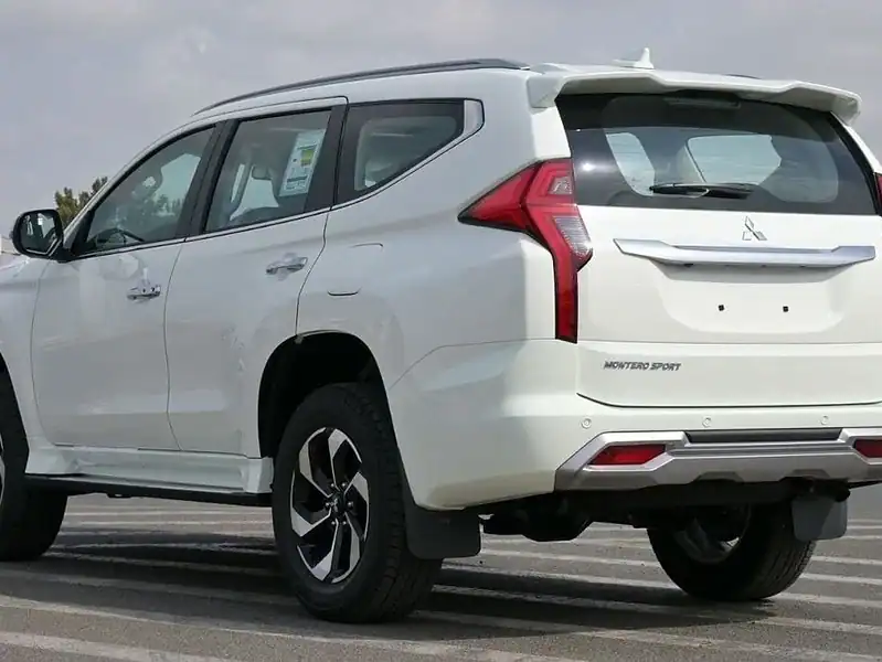 2025 Montero Sport 3.0L 4WD Petrol White Black GCC Specs