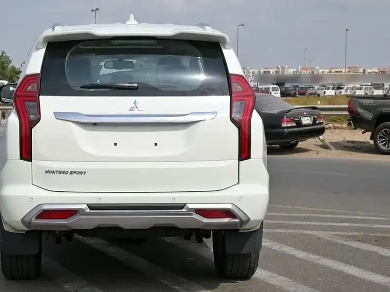 2025 Montero Sport 3.0L 4WD Petrol White Black GCC Specs