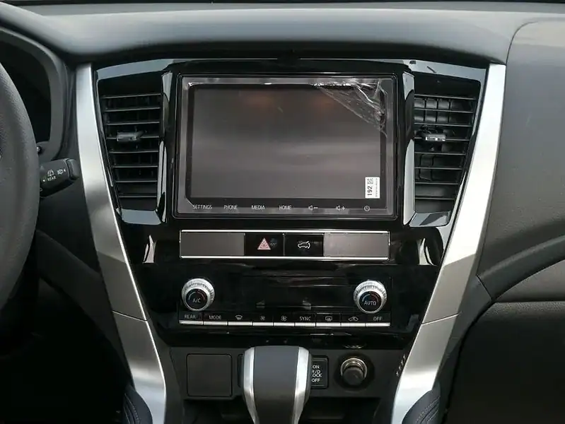 2025 Montero Sport 3.0L 4WD Petrol White Black GCC Specs