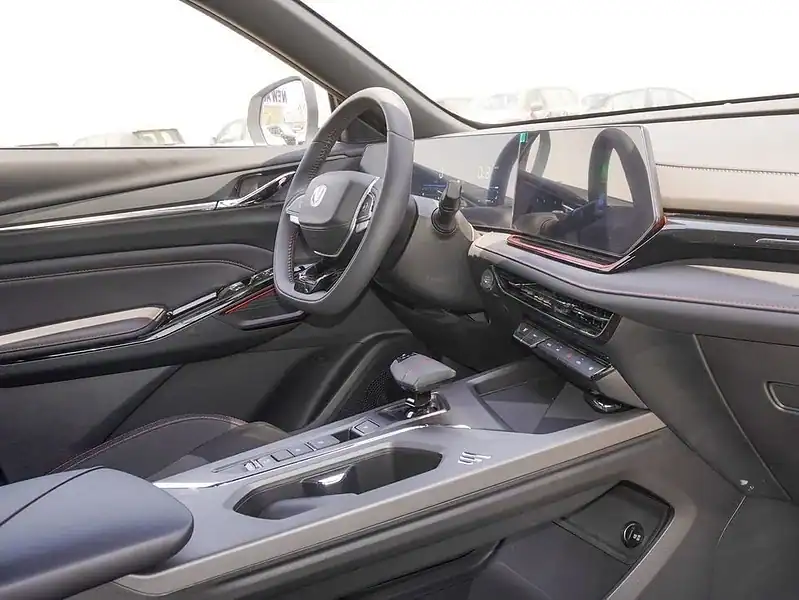 2024 Changan X5 Plus 1.5L 4 Cylinders Engine FWD Petrol White Black