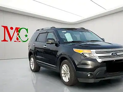 2012 Ford Explorer XLT 6 Cylinders Engine Black Beige SUV Neat and Clean Car