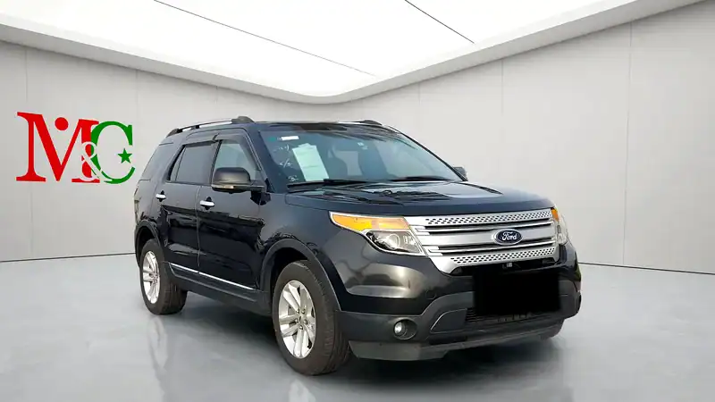 2012 Ford Explorer XLT 6 Cylinders Engine Black Beige SUV Neat and Clean Car