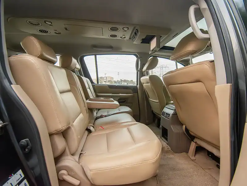 2010 Nissan Armada LE 5.3L 8 Cylinder Engine GCC Specs Grey Beige