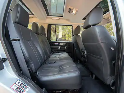 2016 Land Rover LR4 HSE 3.0L 6 Cylinder Engine GCC Specs Silver Black