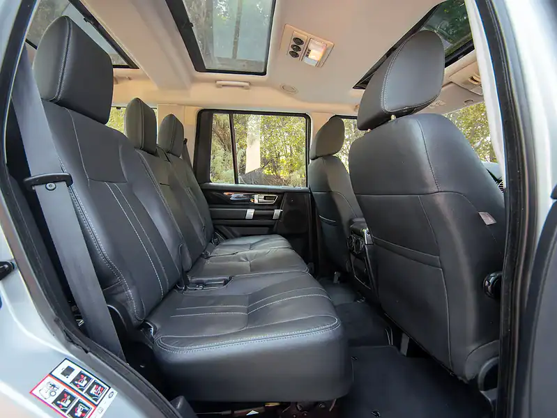 2016 Land Rover LR4 HSE 3.0L 6 Cylinder Engine GCC Specs Silver Black