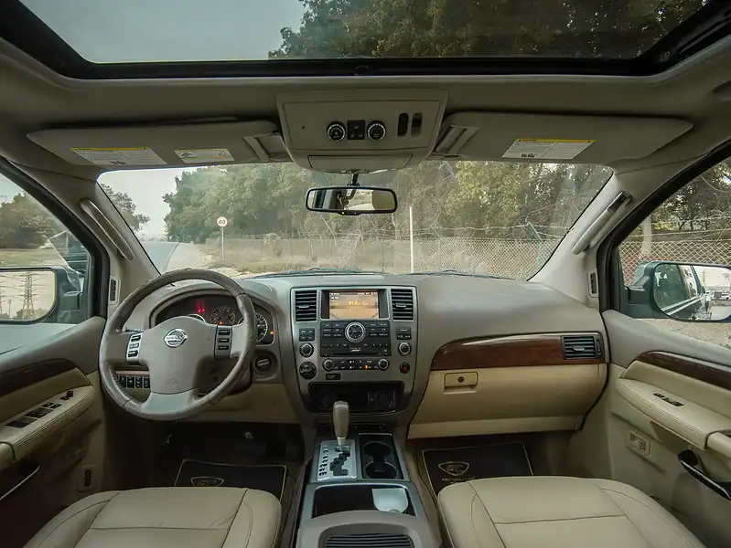 2010 Nissan Armada LE 5.3L 8 Cylinder Engine GCC Specs Grey Beige