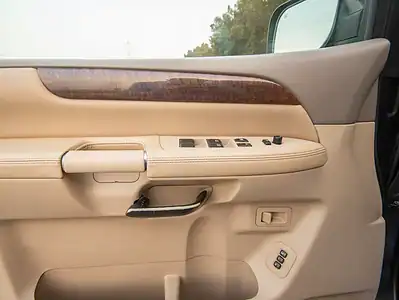 2010 Nissan Armada LE 5.3L 8 Cylinder Engine GCC Specs Grey Beige