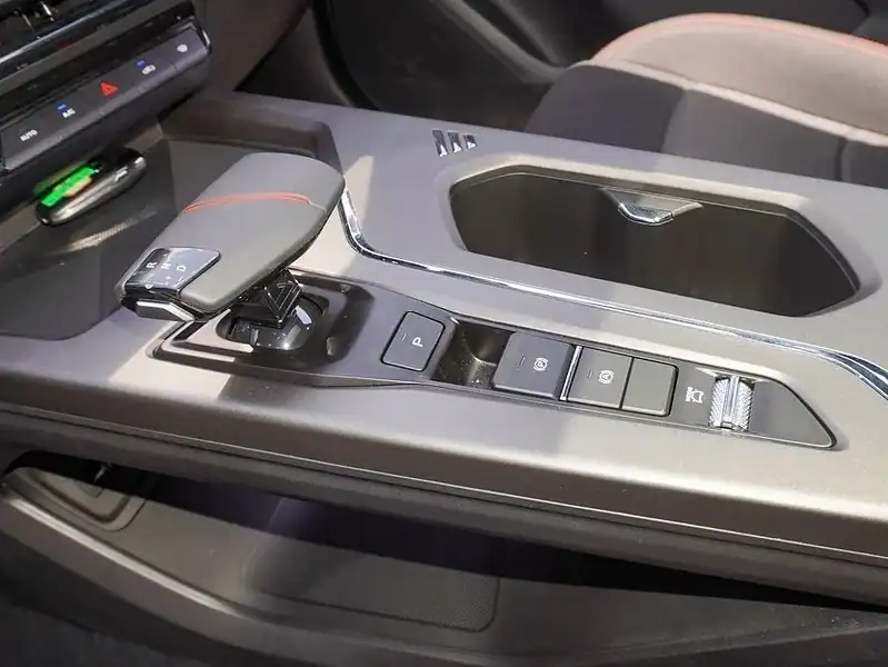 2024 Changan X5 Plus 1.5L 4 Cylinders Engine FWD Petrol White Black