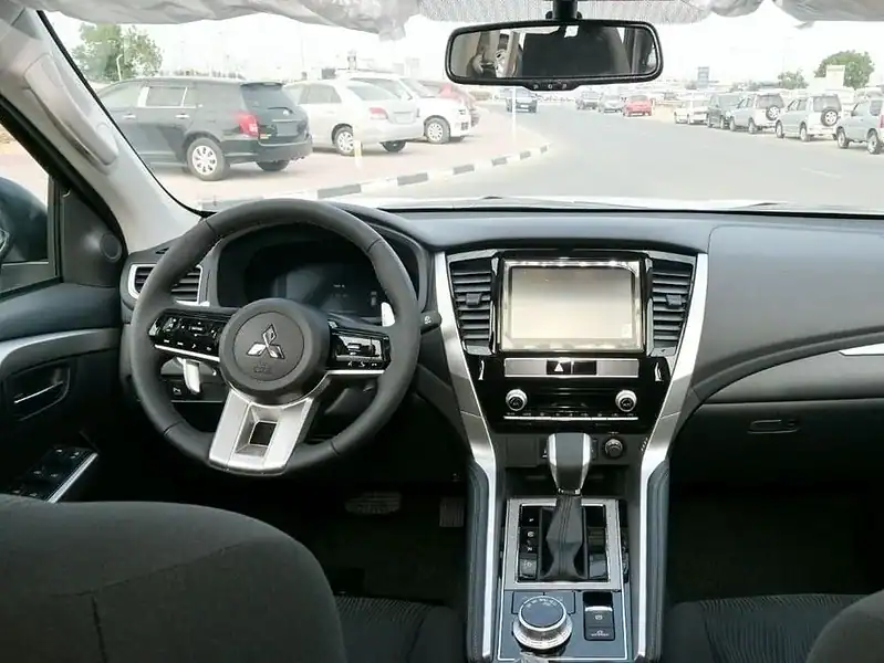 2025 Montero Sport GLS 3.0L 4WD Petrol A/T Black Black GCC Specs