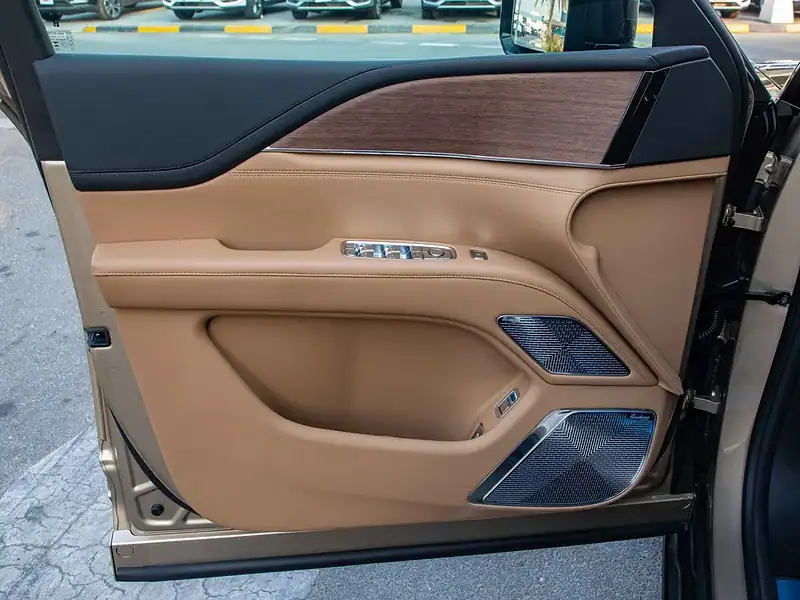 2025 Yangwang U8 LWB Hybrid 0KM Gold Brown SUV
