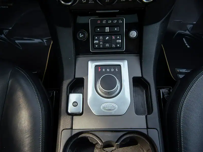 2016 Land Rover LR4 HSE 3.0L 6 Cylinder Engine GCC Specs Silver Black