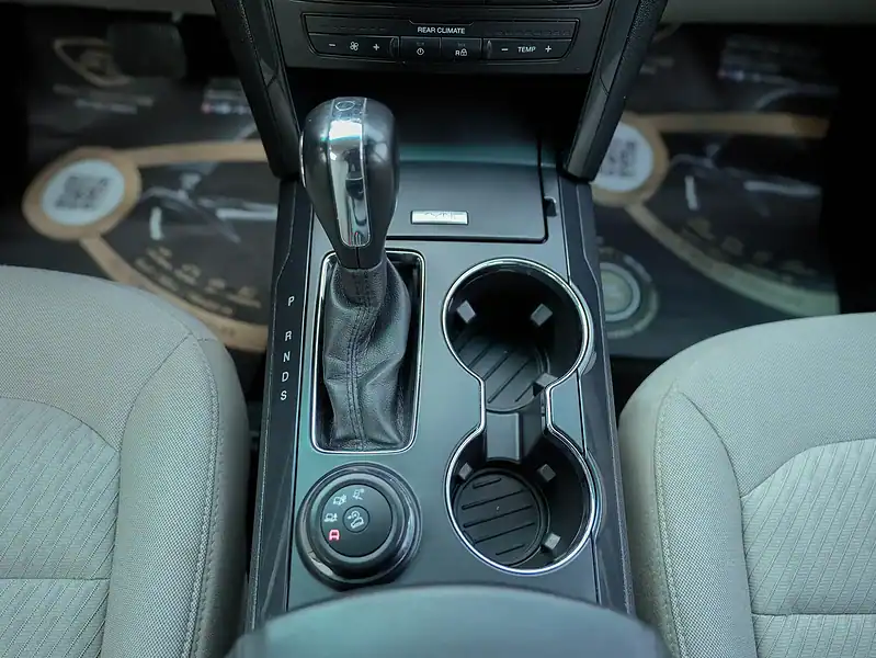 2018 Ford Explorer XLT 3.5L 6 Cylinders Engine 4WD GCC White Beige