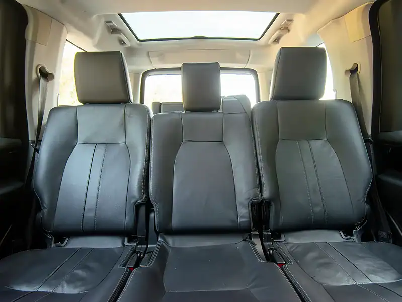 2016 Land Rover LR4 HSE 3.0L 6 Cylinder Engine GCC Specs Silver Black