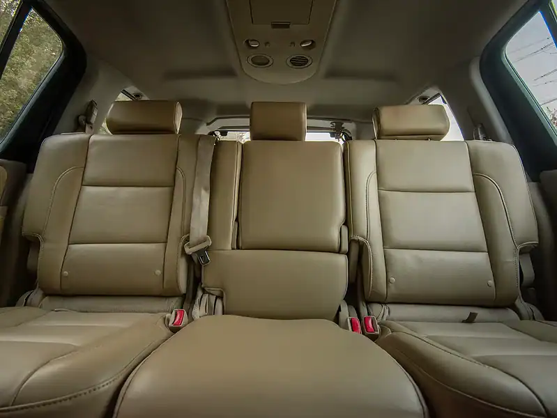 2010 Nissan Armada LE 5.3L 8 Cylinder Engine GCC Specs Grey Beige