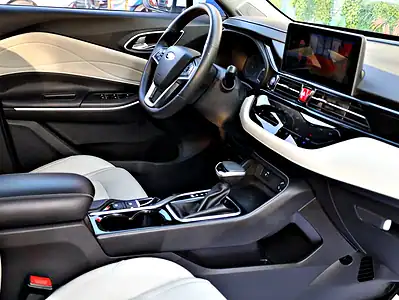 2023 JAC JS4 TURBO 4 Cylinder Engine White Beige SUV GCC Specs