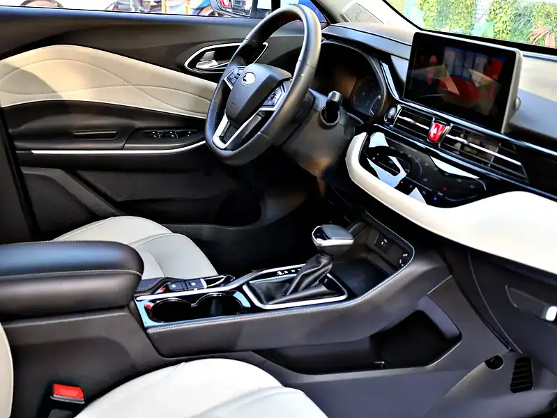 2023 JAC JS4 TURBO 4 Cylinder Engine White Beige SUV GCC Specs