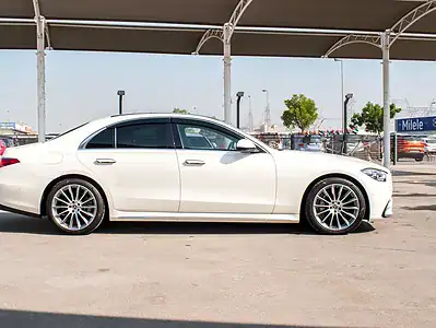 2022 Mercedes-Benz S-Class S 580 4Matic 8 Cylinders Engine White Black Sedan